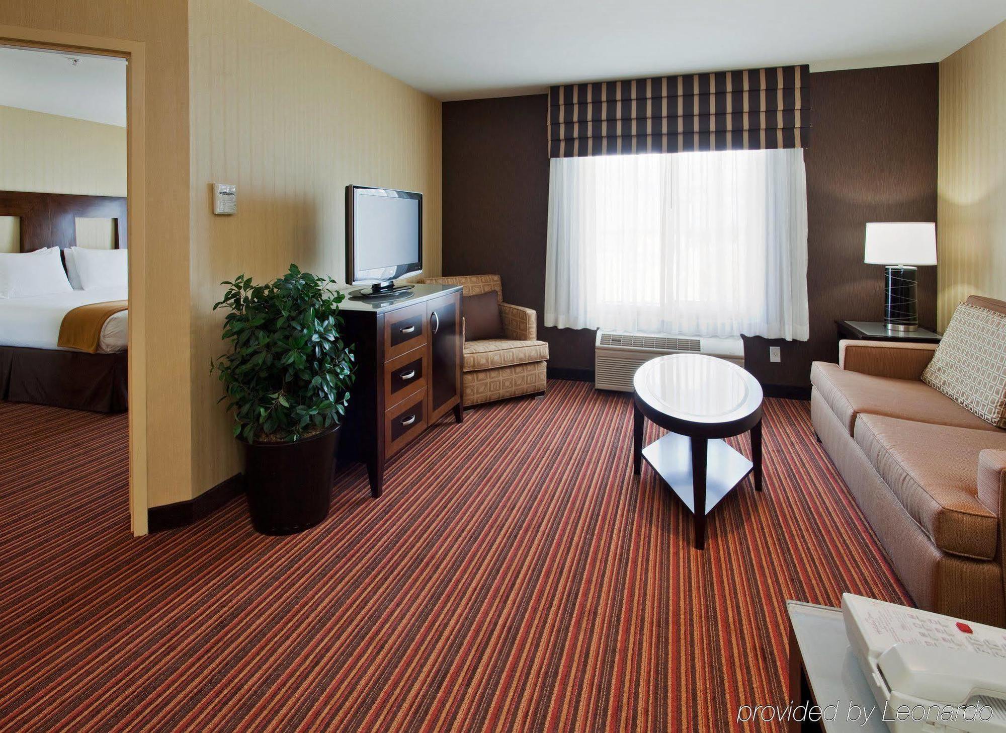 Holiday Inn Express Hotel & Suites Belmont, An Ihg Hotel Room photo